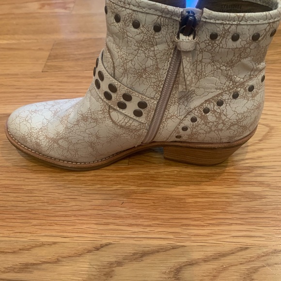 New Sofft Ivory Western-chic booties size 8 - Picture 8 of 16
